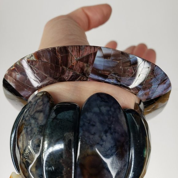 4 Assorted Shell and Similar Beaded Bracelets - Picture 5 of 10